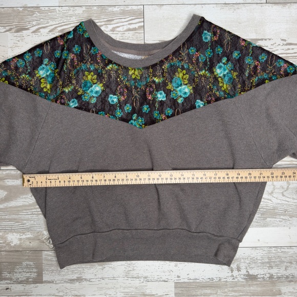 Free People Floral Lace Panel Sweatshirt XS – Gray Dolman Pullover Boho - Picture 7 of 9
